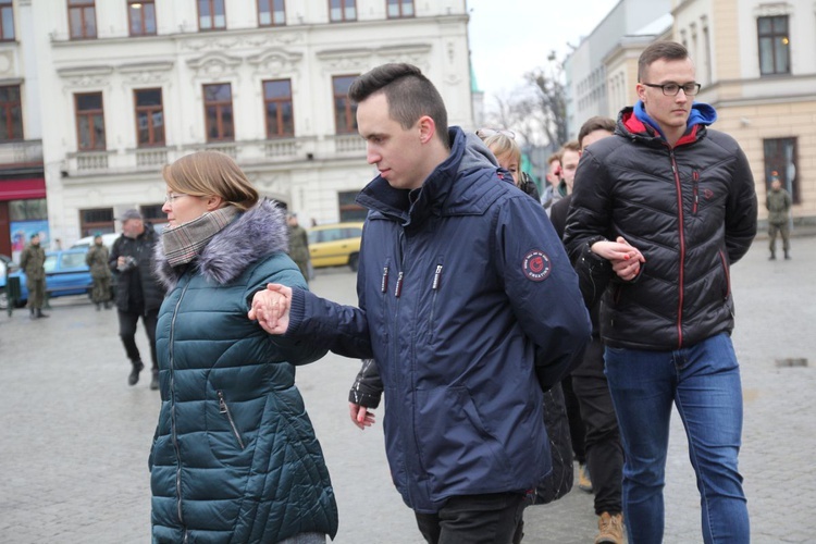 7. Polonez maturzystów z "Szybina" na cieszyńskim rynku - 2020