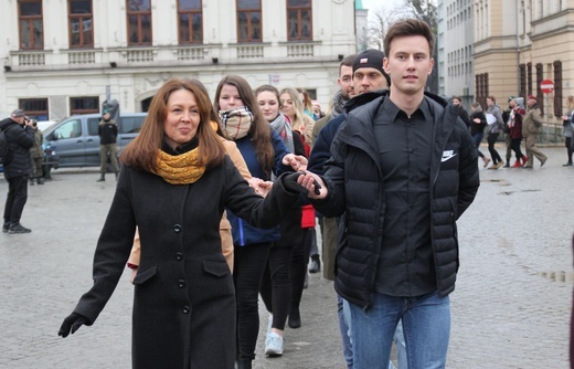 7. Polonez maturzystów z "Szybina" na cieszyńskim rynku - 2020