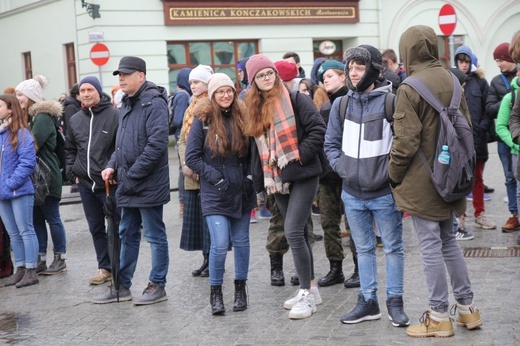 7. Polonez maturzystów z "Szybina" na cieszyńskim rynku - 2020