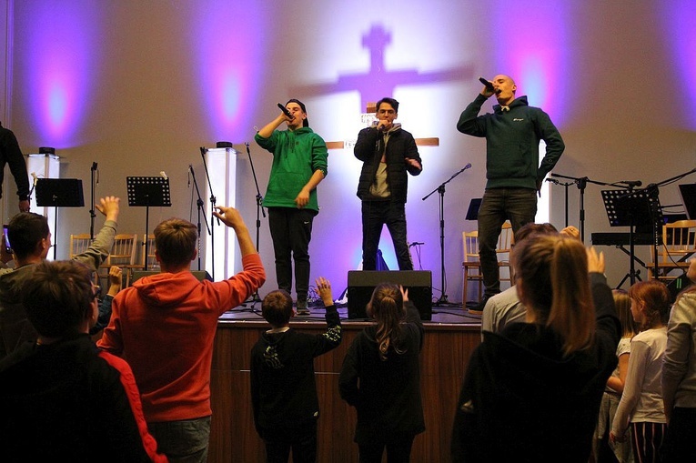 "Muode Koty" i Michał PAX Bukowski w Wilkowicach