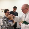 Kapelan szpitala dziecięcego: Modlitwa chorego dziecka jest tajemnicą