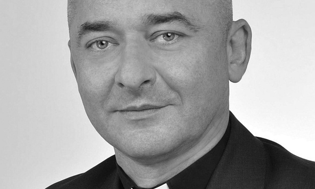 Ks. Jacek Bartecki miał 52 lata.