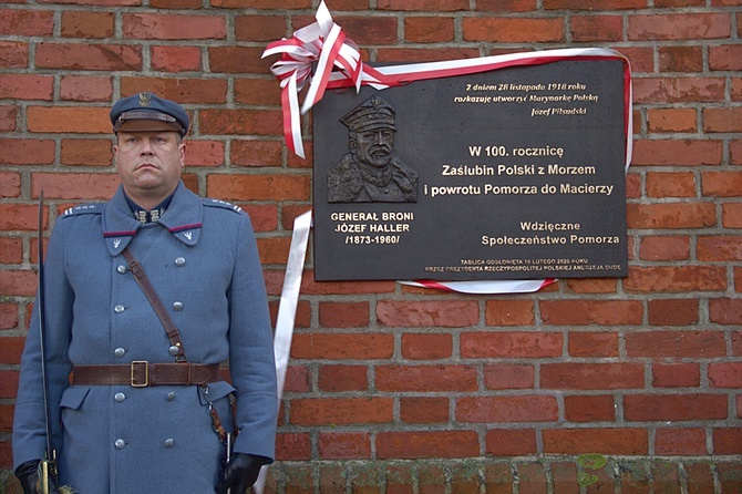 Prezydent RP odsłonił pamiątkowe tablice w Pucku cz. 1