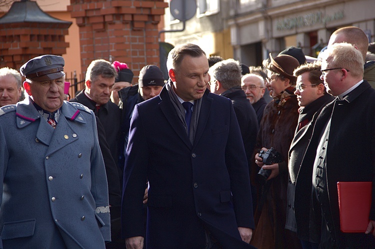 Prezydent RP odsłonił pamiątkowe tablice w Pucku cz. 1