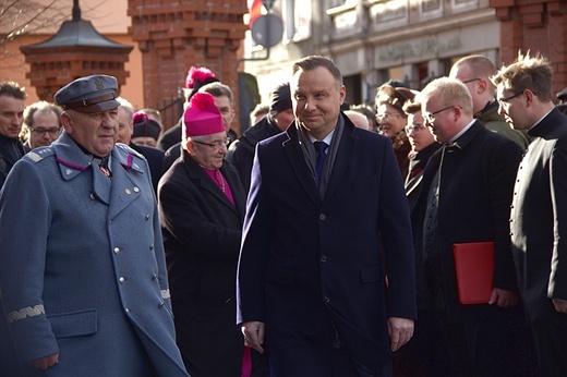 Prezydent RP odsłonił pamiątkowe tablice w Pucku cz. 1