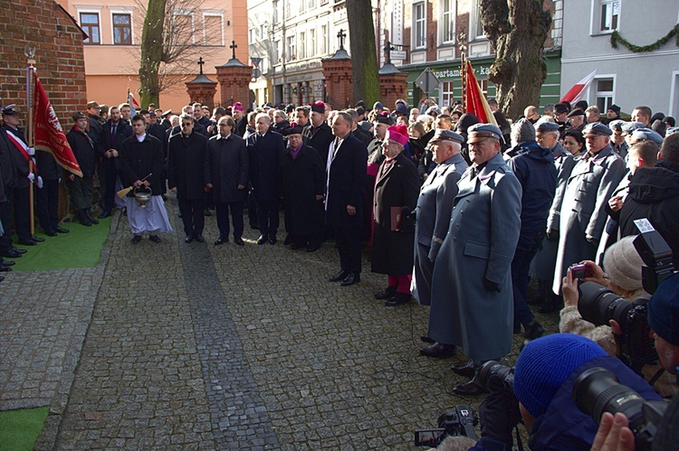 Prezydent RP odsłonił pamiątkowe tablice w Pucku cz. 1