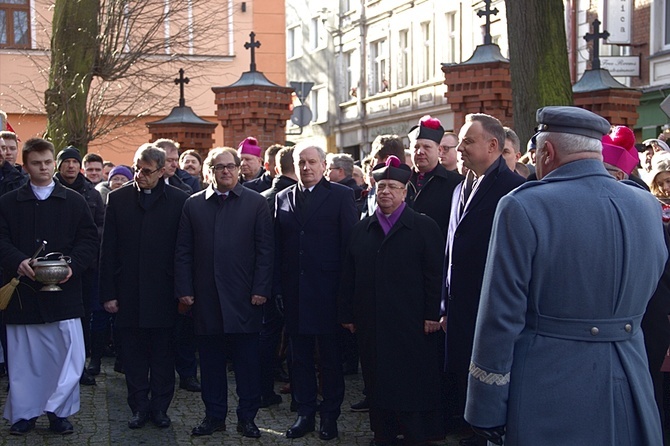 Prezydent RP odsłonił pamiątkowe tablice w Pucku cz. 1