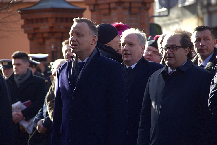 Prezydent RP odsłonił pamiątkowe tablice w Pucku cz. 1