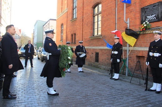 Prezydent RP odsłonił pamiątkowe tablice w Pucku cz. 2