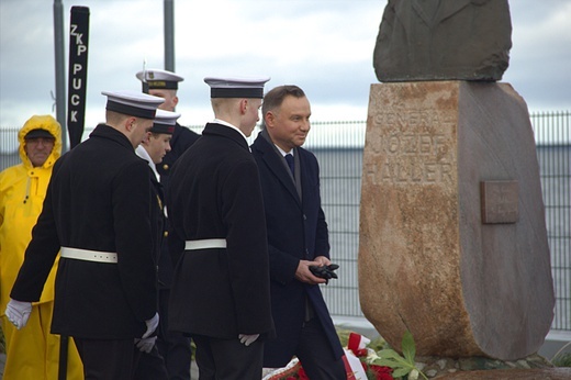 Prezydent Andrzej Duda w puckim porcie