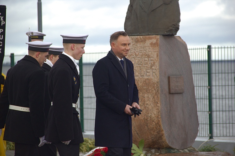 Prezydent Andrzej Duda w puckim porcie