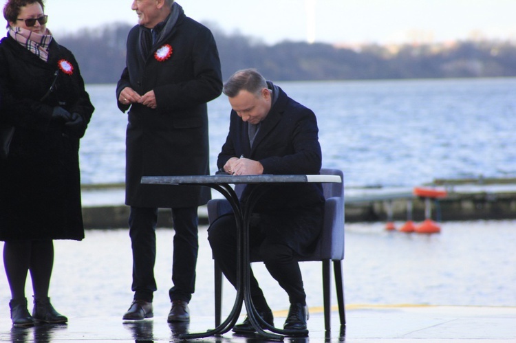 Prezydent Andrzej Duda w puckim porcie