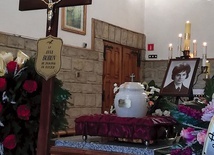 Eucharystia została odprawiona w sławneńskiej kaplicy cmentarnej.