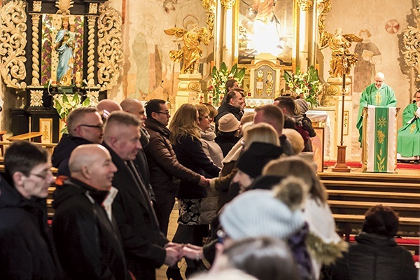 Pary odnowiły uroczyście przyrzeczenia składane w dniu ślubu.