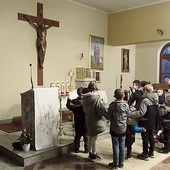 Dzięki inicjatywie rodziców dzieci mogą uczestniczyć w specjalnym spotkaniu z Panem Jezusem.