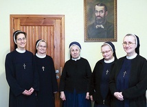 Służebniczki dębickie pracują w parafii Matki Bożej Królowej Polski.
