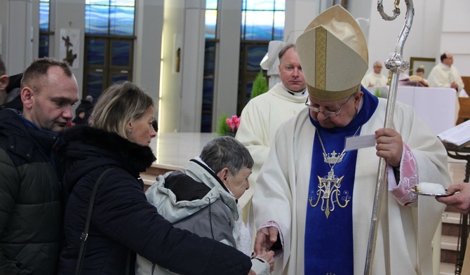 Kard. Dziwisz: Nasz Bóg jest Bogiem bliskim