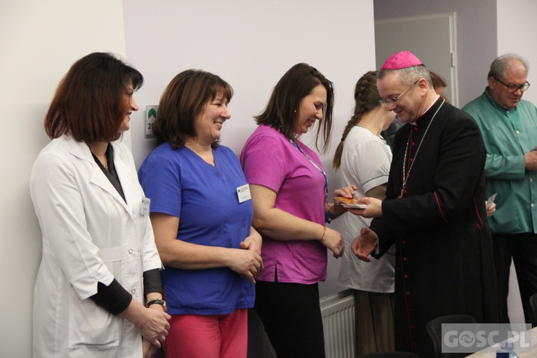 W Światowy Dzień Chorego bp Tadeusz Lityński odwiedził szpital w Torzymiu
