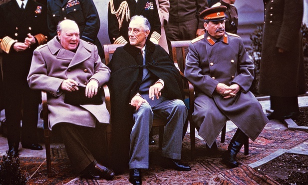 Premier Churchill, prezydent Roosevelt i marszałek Stalin po zakończeniu konferencji na Krymie.