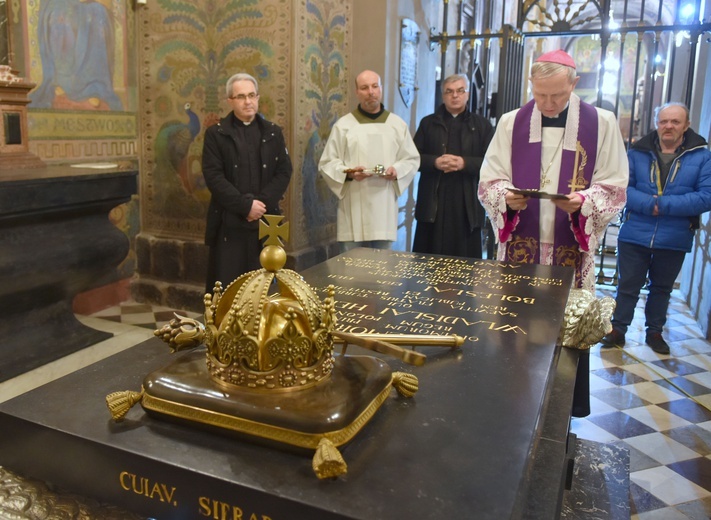 Przy książęcych grobach w katedrze płockiej