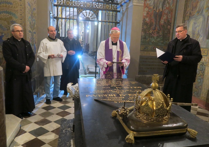 Przy książęcych grobach w katedrze płockiej