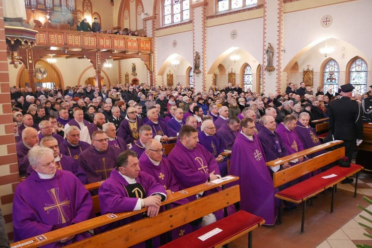 Pogrzeb śp. ks. kan. Franciszka Lisińskiego