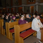 Adoracja w opoczyńskiej parafii Podwyższenia Krzyża  Świętego