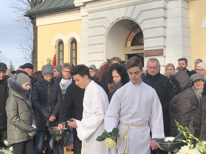 Ostatnie pożegnanie śp. ks. Marka Kuliga w Simoradzu