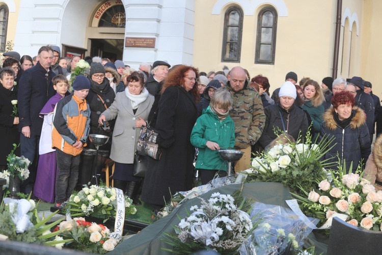 Ostatnie pożegnanie śp. ks. Marka Kuliga w Simoradzu