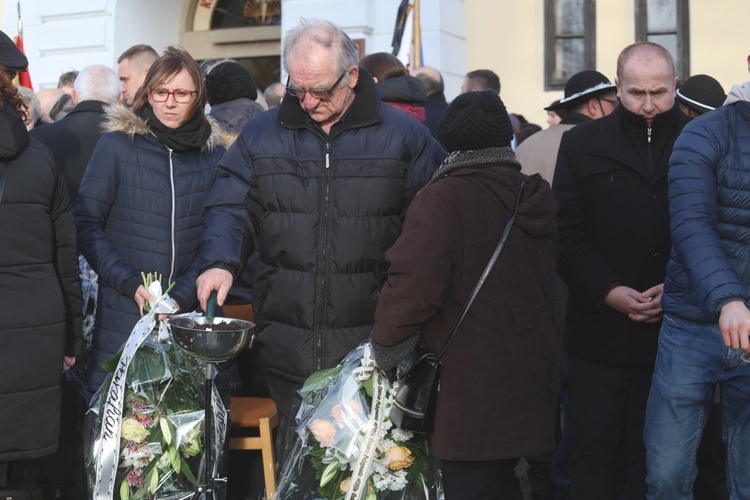 Ostatnie pożegnanie śp. ks. Marka Kuliga w Simoradzu