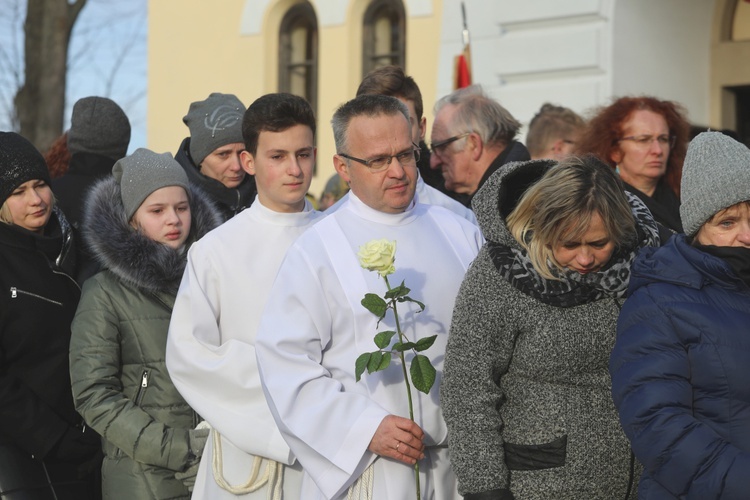 Ostatnie pożegnanie śp. ks. Marka Kuliga w Simoradzu