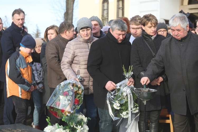 Ostatnie pożegnanie śp. ks. Marka Kuliga w Simoradzu