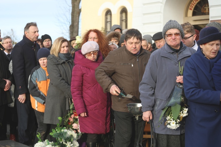 Ostatnie pożegnanie śp. ks. Marka Kuliga w Simoradzu