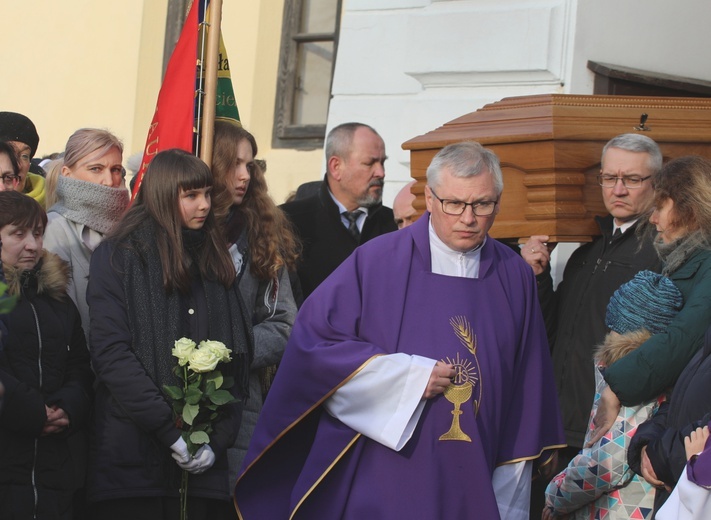 Ostatnie pożegnanie śp. ks. Marka Kuliga w Simoradzu