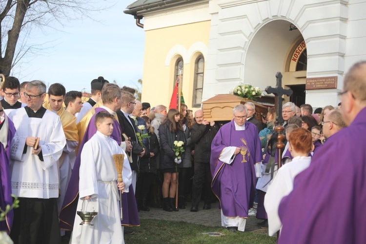 Ostatnie pożegnanie śp. ks. Marka Kuliga w Simoradzu