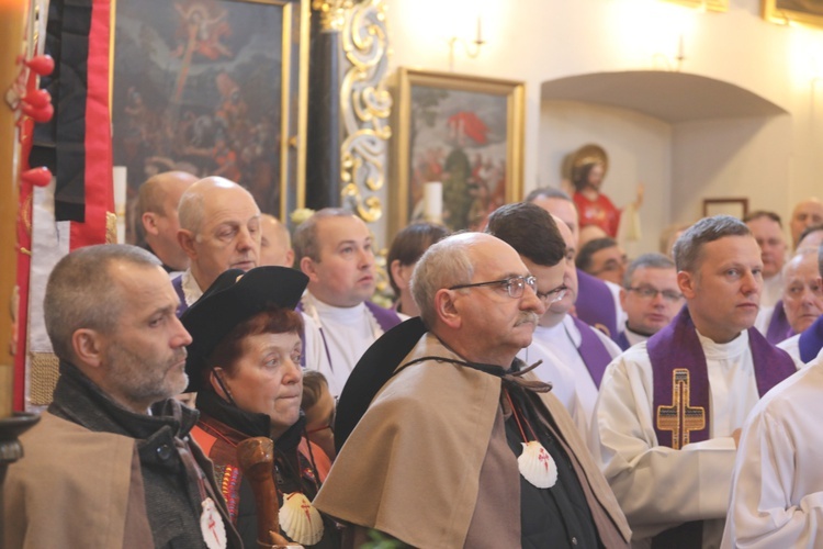 Ostatnie pożegnanie śp. ks. Marka Kuliga w Simoradzu