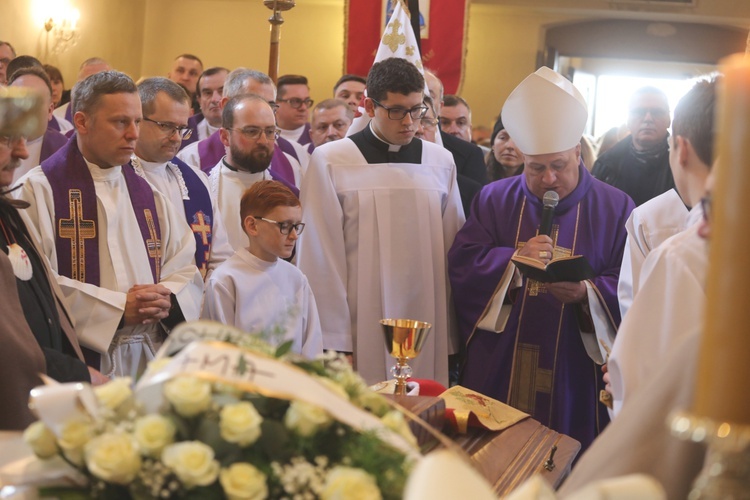 Ostatnie pożegnanie śp. ks. Marka Kuliga w Simoradzu