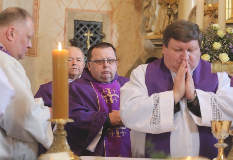 Ostatnie pożegnanie śp. ks. Marka Kuliga w Simoradzu