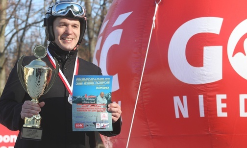 Zdobywca pucharu i złotego medalu, ks. Marcin Mieszczuk, przyjechał aż z Wejherowa.