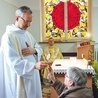 W żyrardowskim szpitalu wierni na zakończenie Eucharystii otrzymali indywidualne błogosławieństwo.