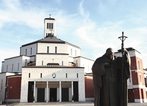▲	W sanktuarium św. Jana Pawła II 28 lutego o 19.00 zostanie odprawiona Droga Krzyżowa w intencji zranionych  i za cały Kościół.