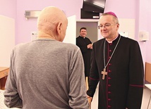 Biskup Lityński odwiedził pacjentów szpitala w Torzymiu.