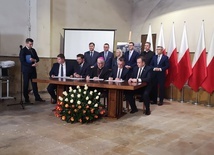 Katowice. Podpisanie umowy w sprawie Panteonu Górnośląskiego