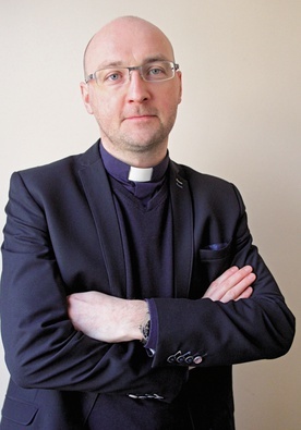 Ks. dr Piotr Studnicki jest kierownikiem Biura Delegata Konferencji Episkopatu Polski ds. Ochrony Dzieci i Młodzieży.