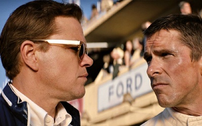Christian Bale w roli niepokornego indywidualisty Kena Milesa, i Matt Damon jako Carrol Shelby, pierwszy amerykański zwycięzca wyścigu Le Mans.
