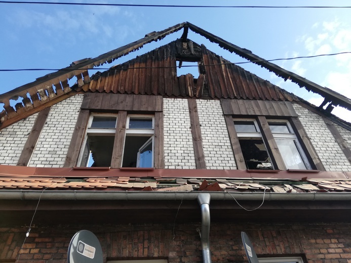 Pożar jednego z budynków na zabytkowym osiedlu familoków w Czerwionce-Leszczynach