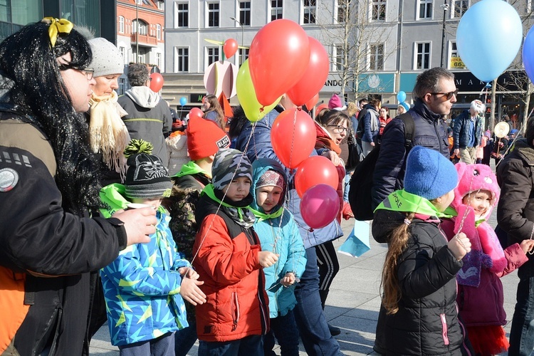 Karnawałowy korowód Fundacji "Dom"