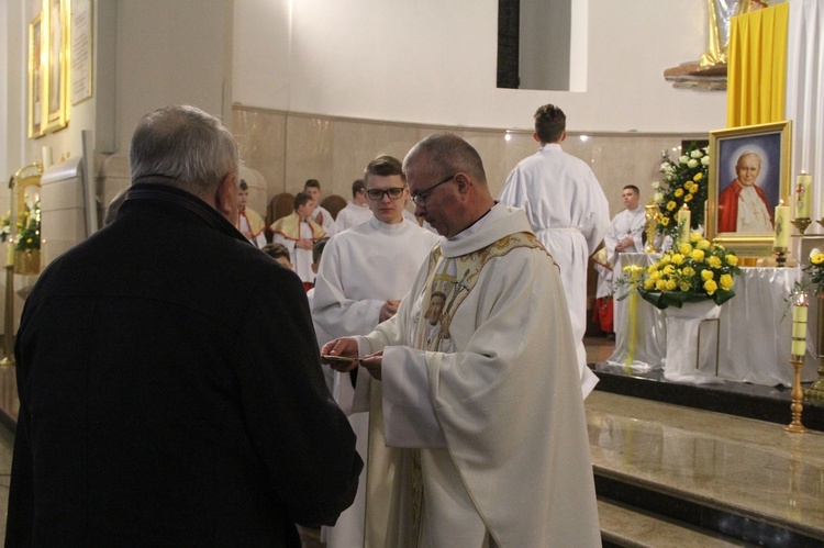 Dąbrowa Tarnowska. Peregrynacja relikwii św. Jana Pawła II