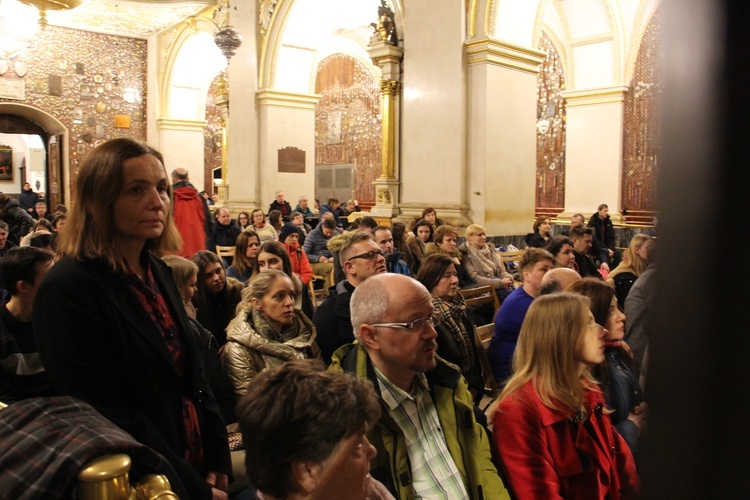 Zawierzenie Ruchu Światło - Życie diecezji łowickiej na Jasnej Górze