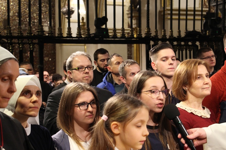 Zawierzenie Ruchu Światło - Życie diecezji łowickiej na Jasnej Górze